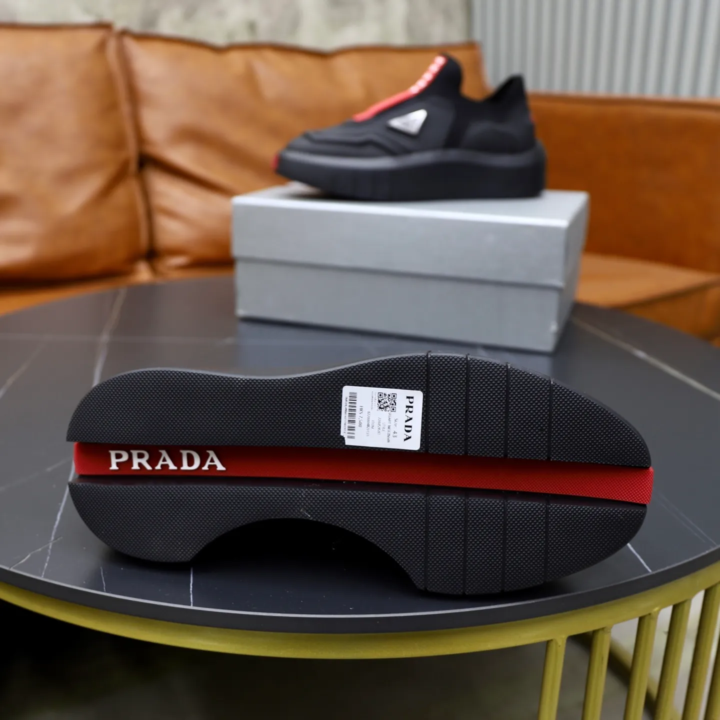 Men's shoes: 620💰🙅‍♂️🙅‍♂️🙅‍♂️ Brand: PRADA Standard code: 38–44 (45 can be customized) Level: Same as the official website Material: Original cowhide fabric Comfortable sheepskin lining Lightweight wear-resistant outsole Style category: Men's fashionable casual shoes and boots Running sneakers Distinguished luxury brand elements Top luxury Color: actual picture color